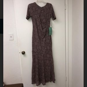 One By Eight Short Sleeve Lace Evening Gown Size 6